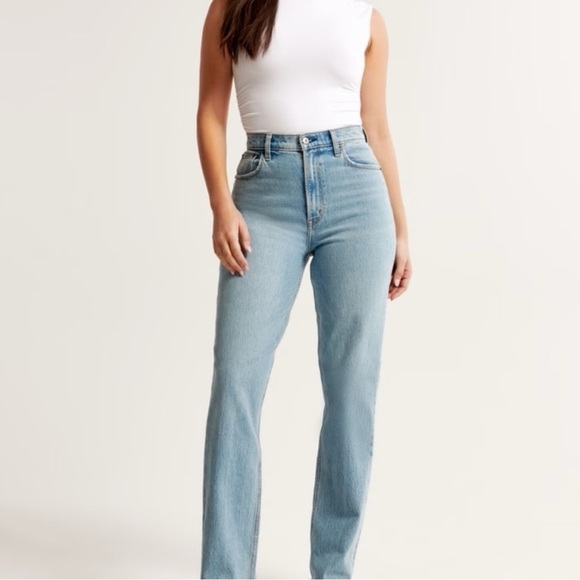 Abercrombie & Fitch Curve Love Ultra High Rise 90’s Straight Jean - Picture 1 of 6